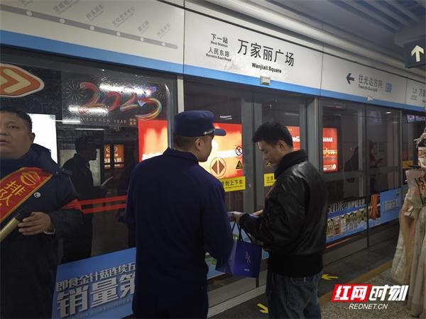 灭火器使用方法  灭火器使用年限