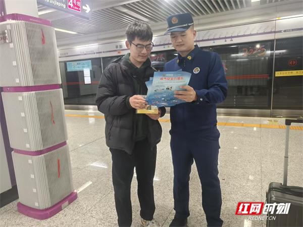 灭火器使用方法  灭火器使用年限